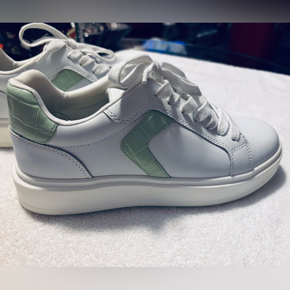Brand New STEVE MADDEN GOLF Sneakers/Shoes - Size 7.5 M - Leather - box 3